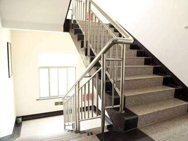不锈钢楼梯