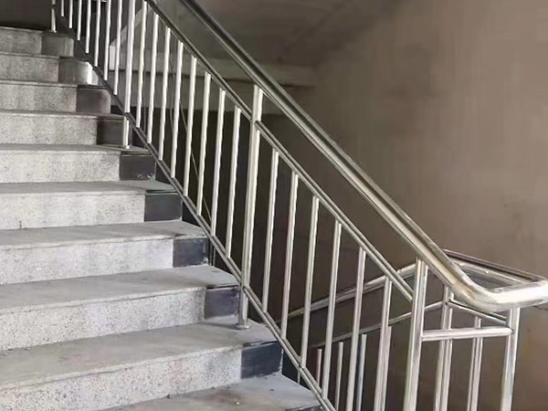 不锈钢楼梯