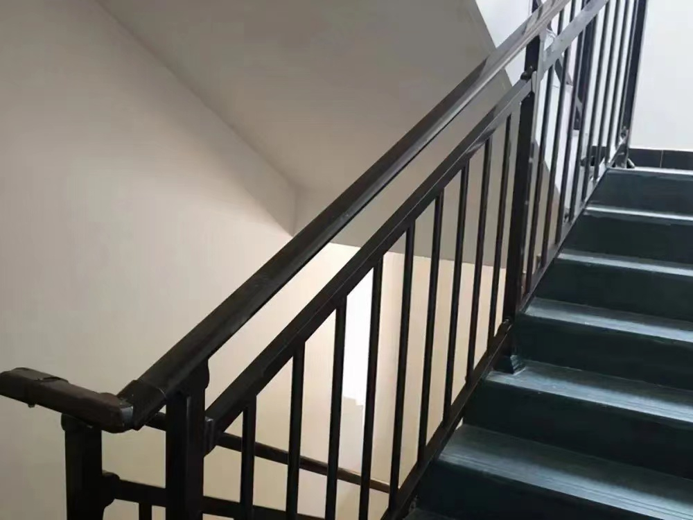 锌钢楼梯